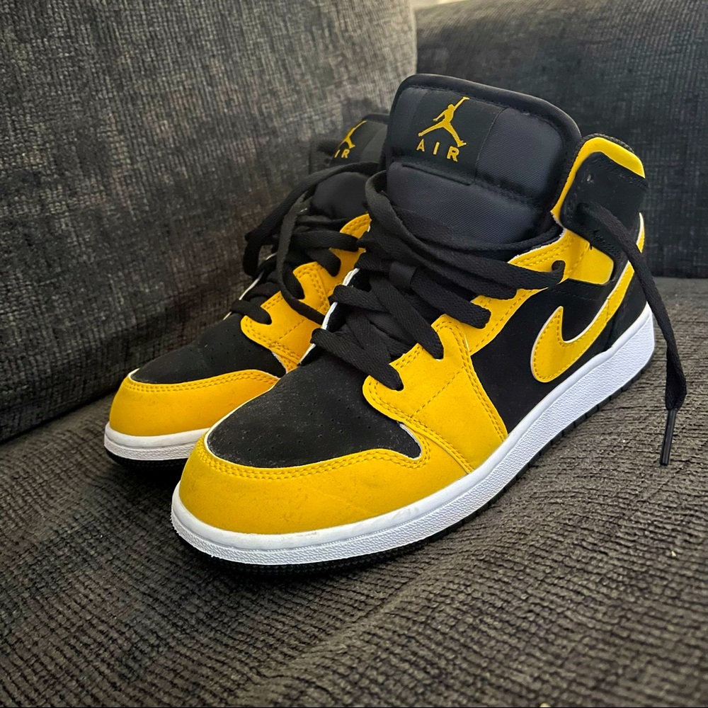Reverse New Love Jordan 1 Mid (GS)